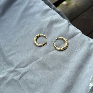 Vintage yellow toned metal earrings